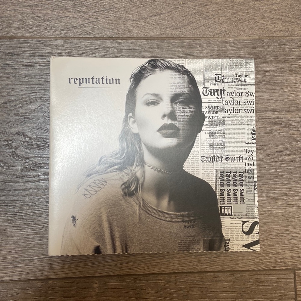 Taylor Swift “reputation” CD